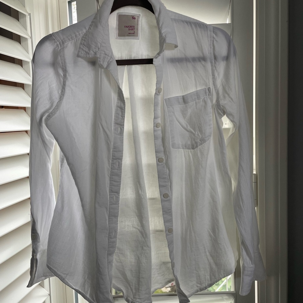 Women’s white button down shirt. Size S